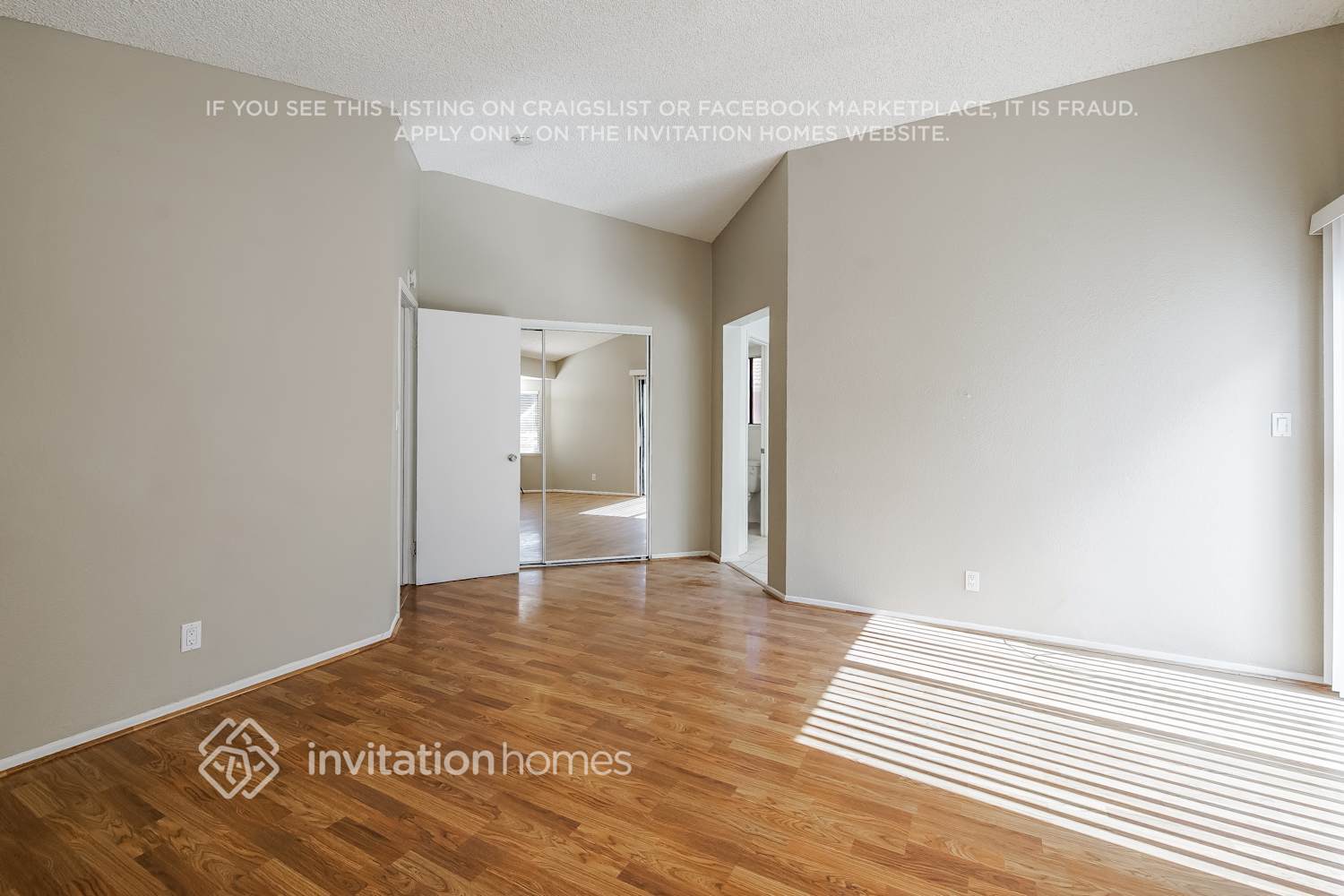 Building Photo - 4546 Grandview Dr