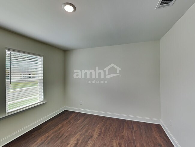 Building Photo - 3841 Chivalry Dr