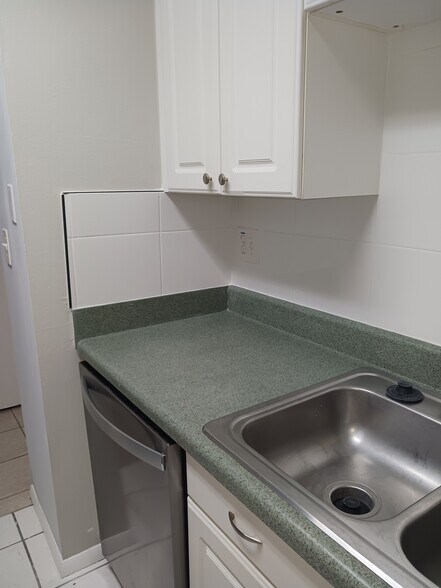 Kitchen - 4004 Nestle Oaks Pl
