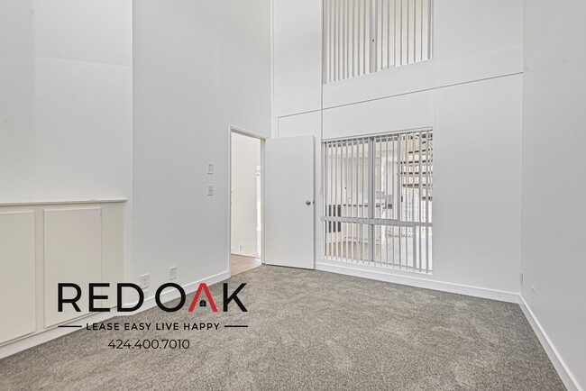 Building Photo - 8430 1/2 Cedros Ave-333