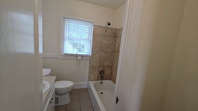 Building Photo - Royal Palm Carriage House