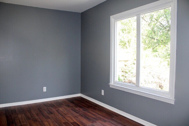 Building Photo - 3922 Herrick St