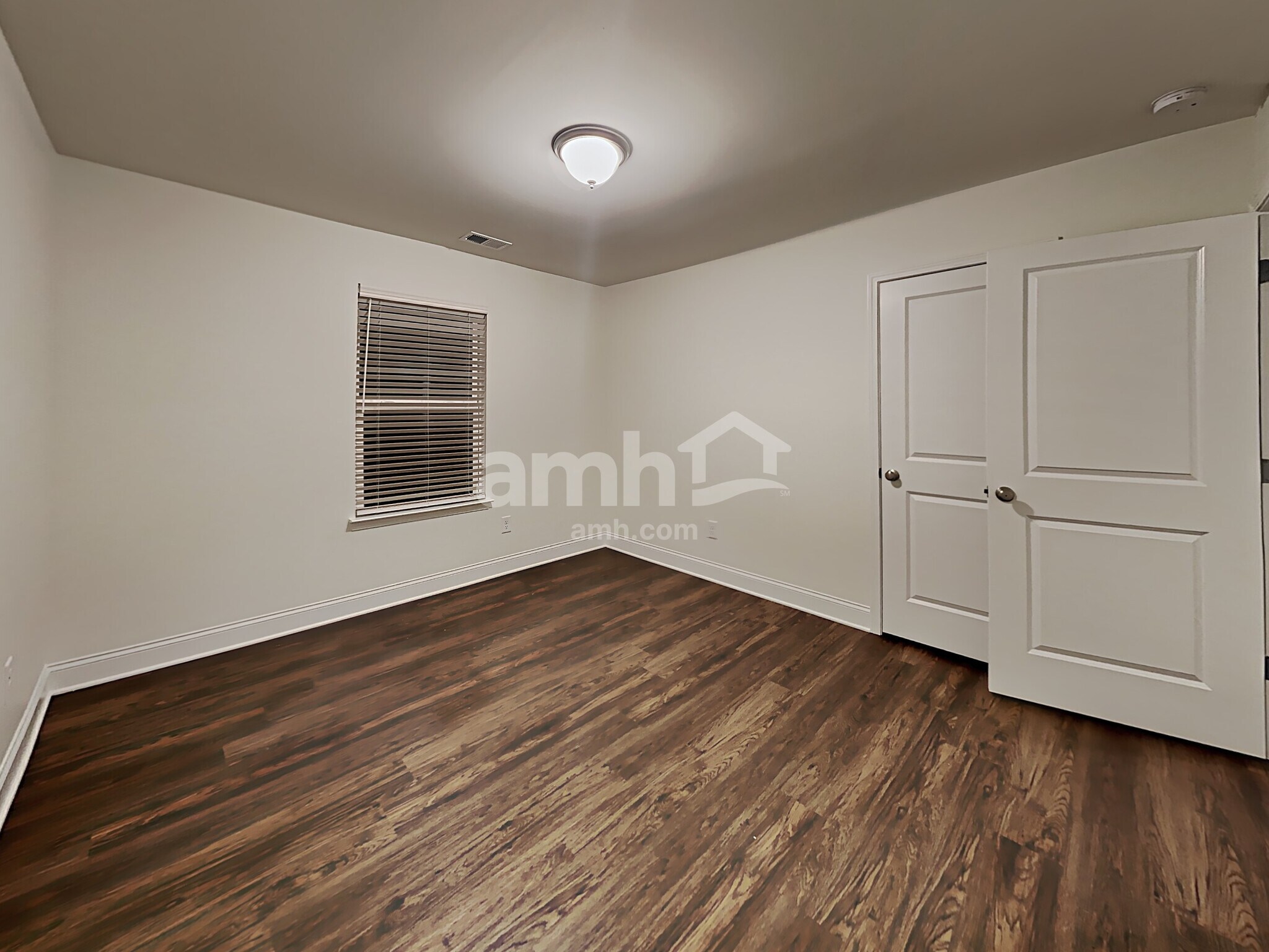 Building Photo - 5285 Valley Dr