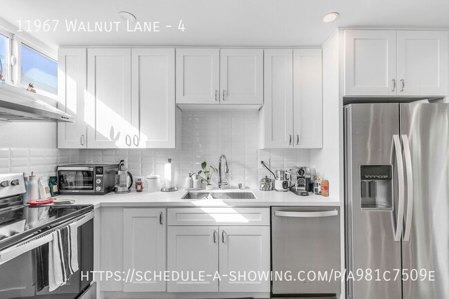 Building Photo - Newly remodeled modern 3 Bed + 2.5 Bath tw...