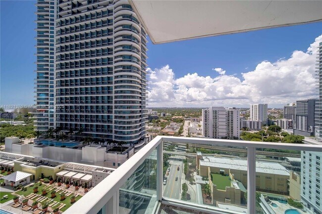 Building Photo - 1250 S Miami Ave