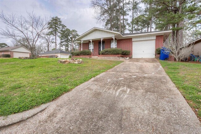 Building Photo - 3011 Sand Dr