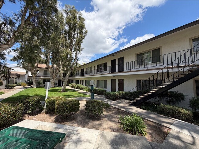 Building Photo - 1330 W Lambert Rd