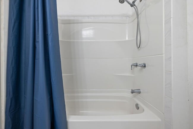 Building Photo - Happiness on Harcourt!