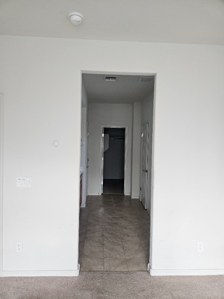 Building Photo - 25931 W Deer Valley Rd