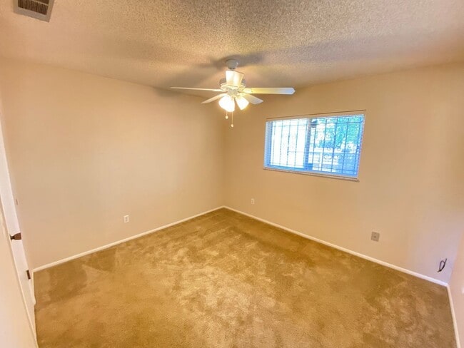 Building Photo - 603 Pheasant Ave