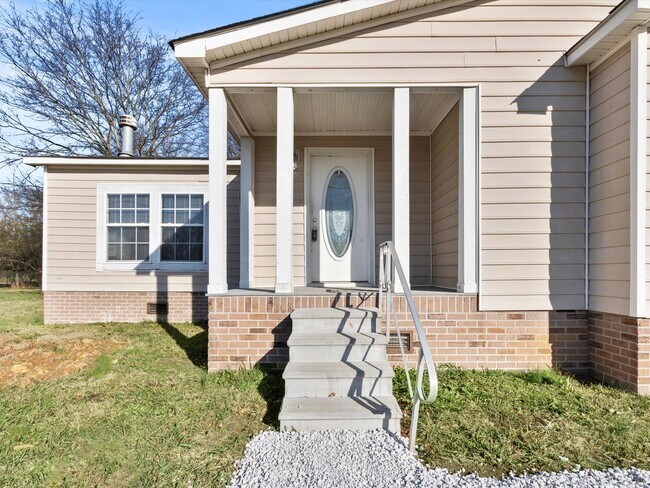 Building Photo - Great Home Near Tanner High School!
