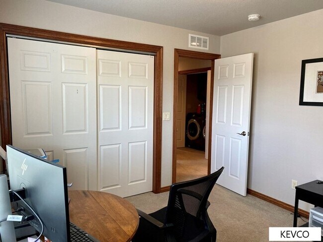 Building Photo - Expansive Newer Construction Townhome!