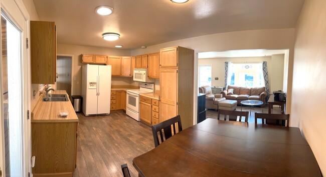 Main floor Kitchen/dining room - 2967 W Tanforan Dr