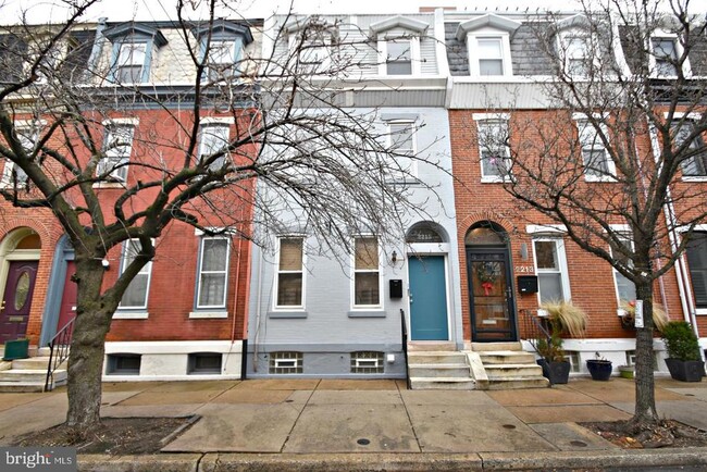 Primary Photo - 2215 Fitzwater St