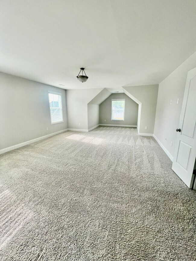 Building Photo - Stunning 4BR 3BA Home in Colfax