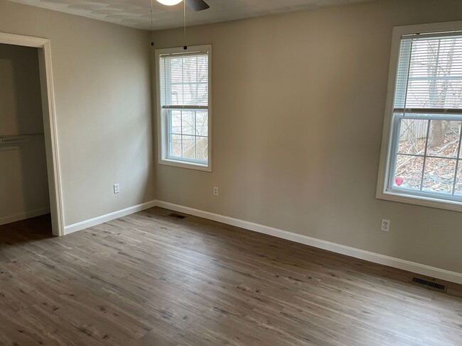 Building Photo - Single Family House For Rent in Providence!