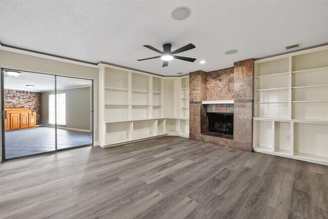 Building Photo - 4002 Cedar Ridge Ct