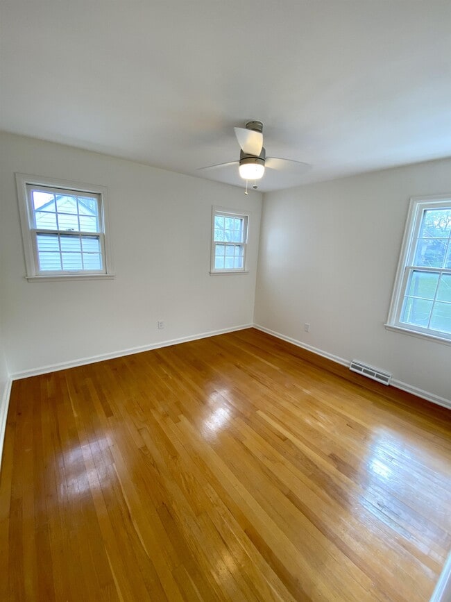 Building Photo - 9136 Switzer St