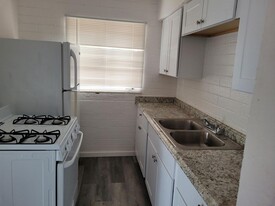 Building Photo - 2733 S Sunland Vis