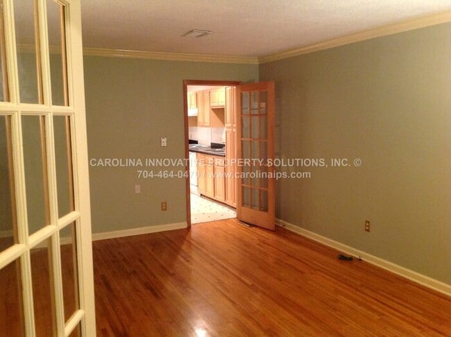 Building Photo - 4535 Dawnwood Dr