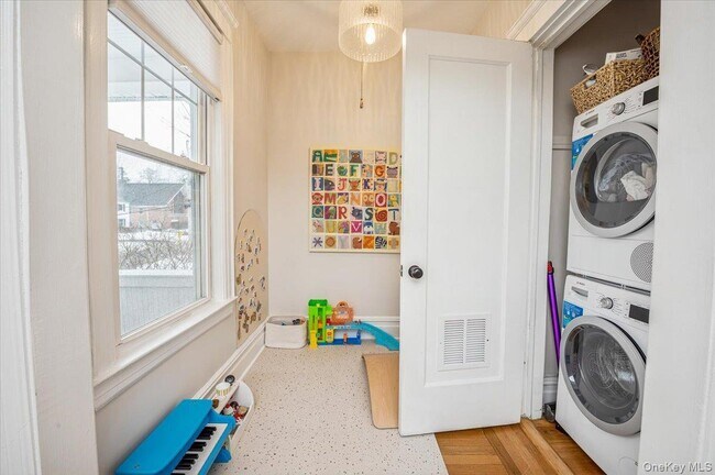 Building Photo - 36 Grand Ave