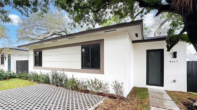 Building Photo - Northwest 3rd Street, Miami, FL 33126 - 3 BR 3.5 BA single-family home