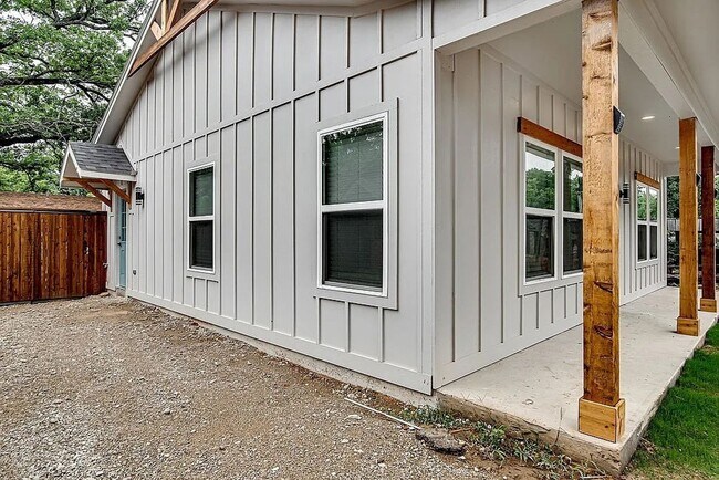 Building Photo - 91 Live Oak St