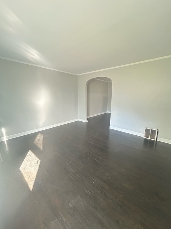 Building Photo - 8825 S Kenwood Ave