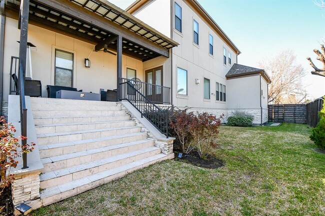 Building Photo - 3203 Blue Bonnet Blvd