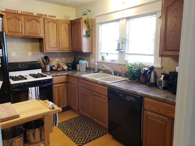 kitchen now has stainless gas stove - 207 E Vermilya Ave