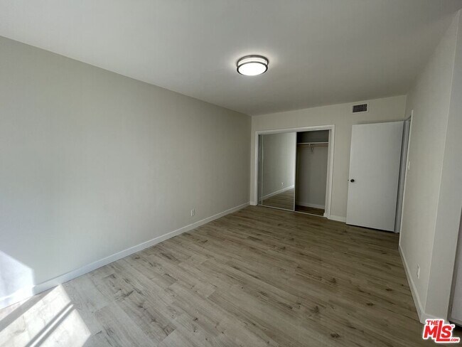 Building Photo - 525 S Osage Ave