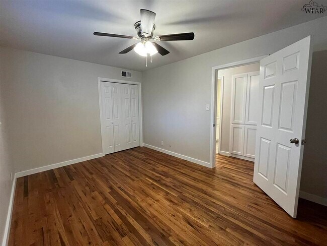 Building Photo - 2711 Chase Dr