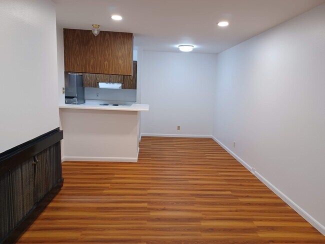 Building Photo - 355 Half Moon Ln