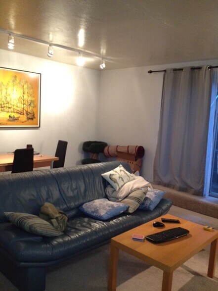 Building Photo - 1441 Lincoln Ave