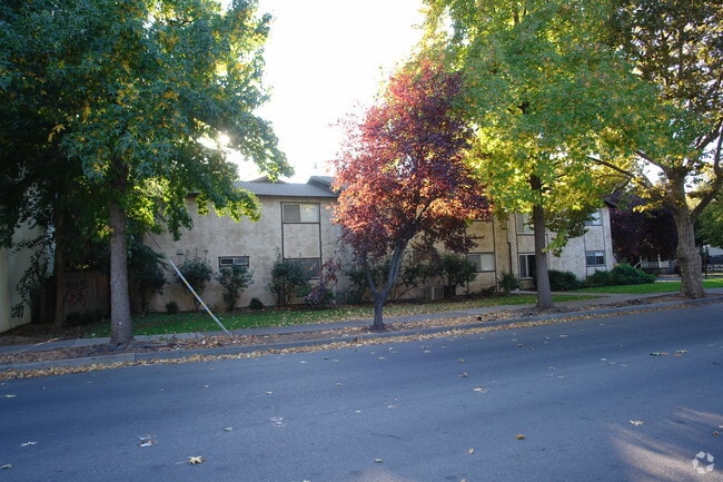 Building Photo - 297 E 9th St