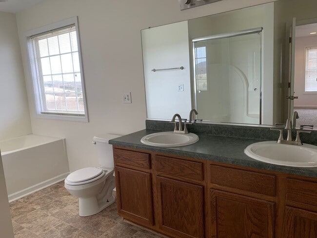 Building Photo - 165 Tula Cir