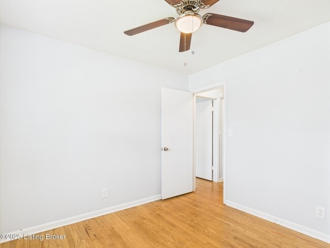 Building Photo - 207 Greenlawn Dr