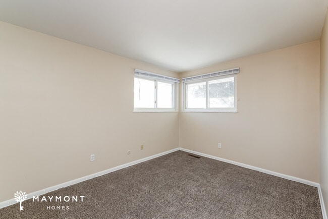 Building Photo - 261 Bellaire Dr