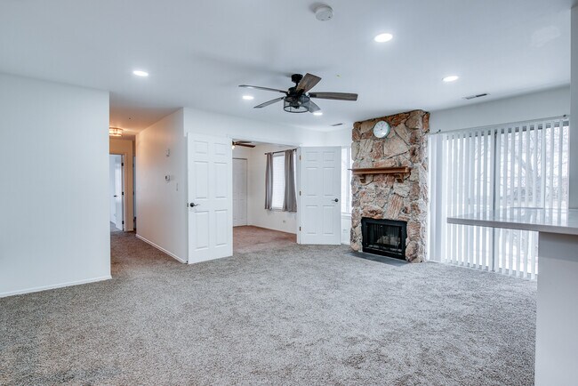 Building Photo - 340 Springlake Ln