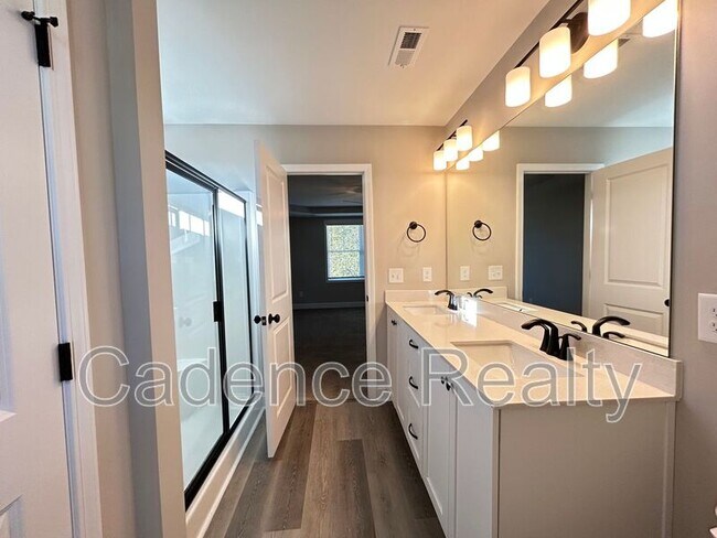 Building Photo - 1637 Grey Cliff Run