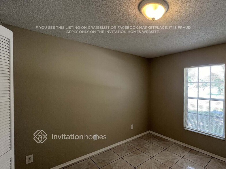Building Photo - 695 Satin Leaf Cir