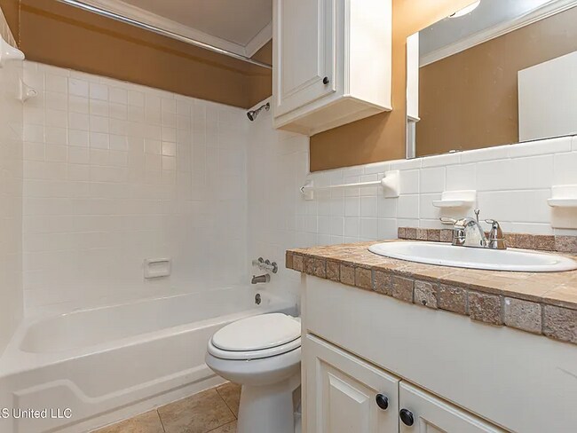 Building Photo - 400 Oakhill Cir