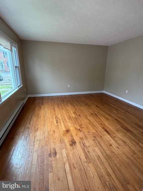 Building Photo - 402 Carroll Dr