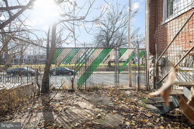 Building Photo - 851 S 57th St