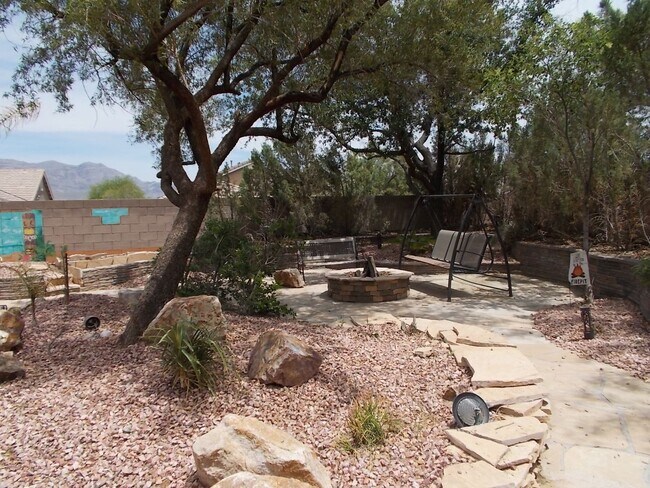 Building Photo - 8317 W Jeremiahs Lodge Ave