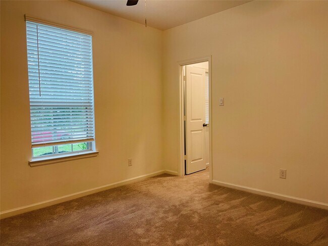 Building Photo - 3708 Rock Ledge Dr