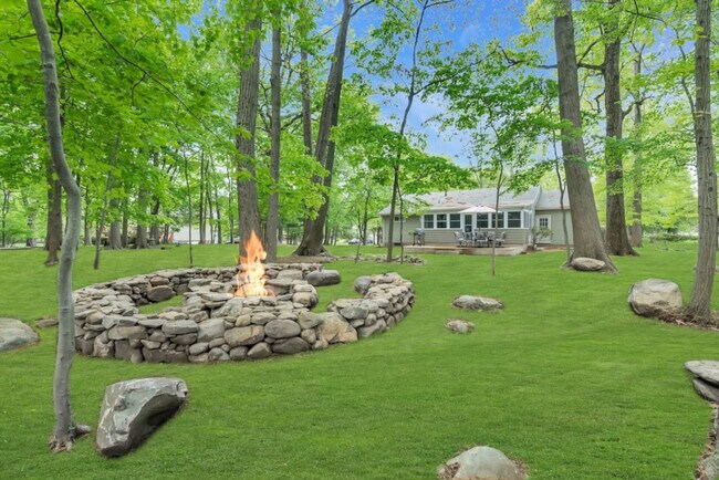 Building Photo - 108 Smith Hill Rd