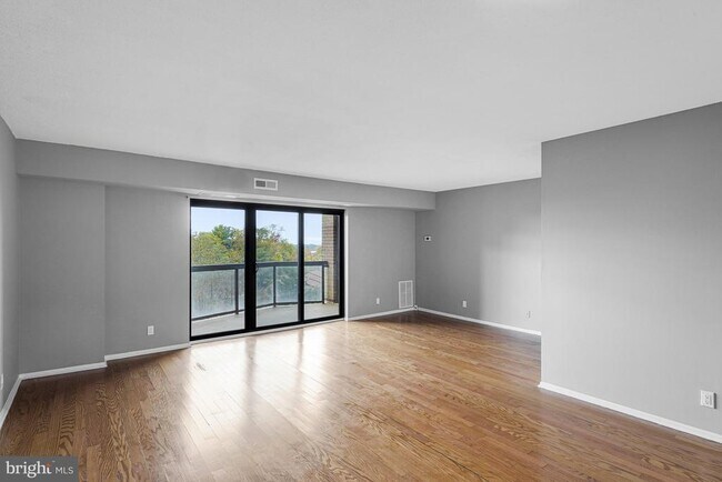 Building Photo - 8360 Greensboro Dr