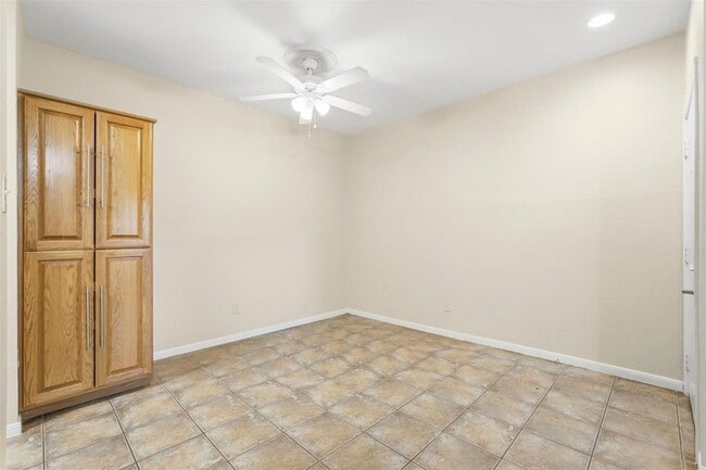 Building Photo - 2025 Augusta Dr