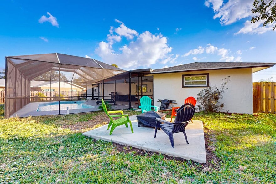 Building Photo - 2141 Fiesta Dr